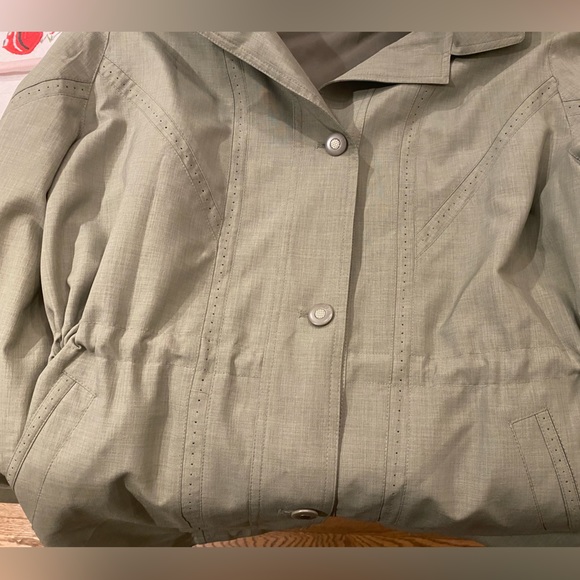 Women’s Coat - Picture 4 of 5